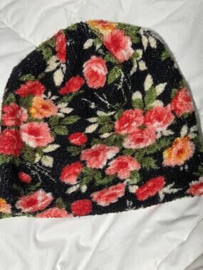 MADISON 88 NY One Size Floral Black Boho Vtg Garden Wintergear Beanie Hat Indie